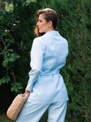 Woman dressed with blue linen jacket and blue long pants