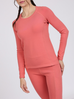 Women with brown hair is wearing pink organic cotton long sleeve top and pink organic cotton leggings