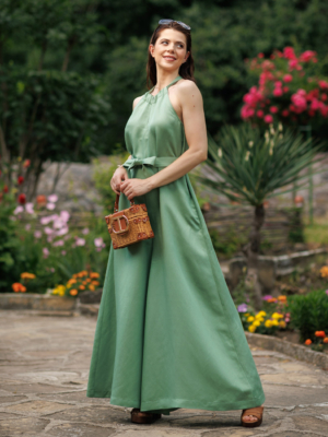 Dark-haired woman wearing a green jumpsuit with wide legs made of lyocell and linen